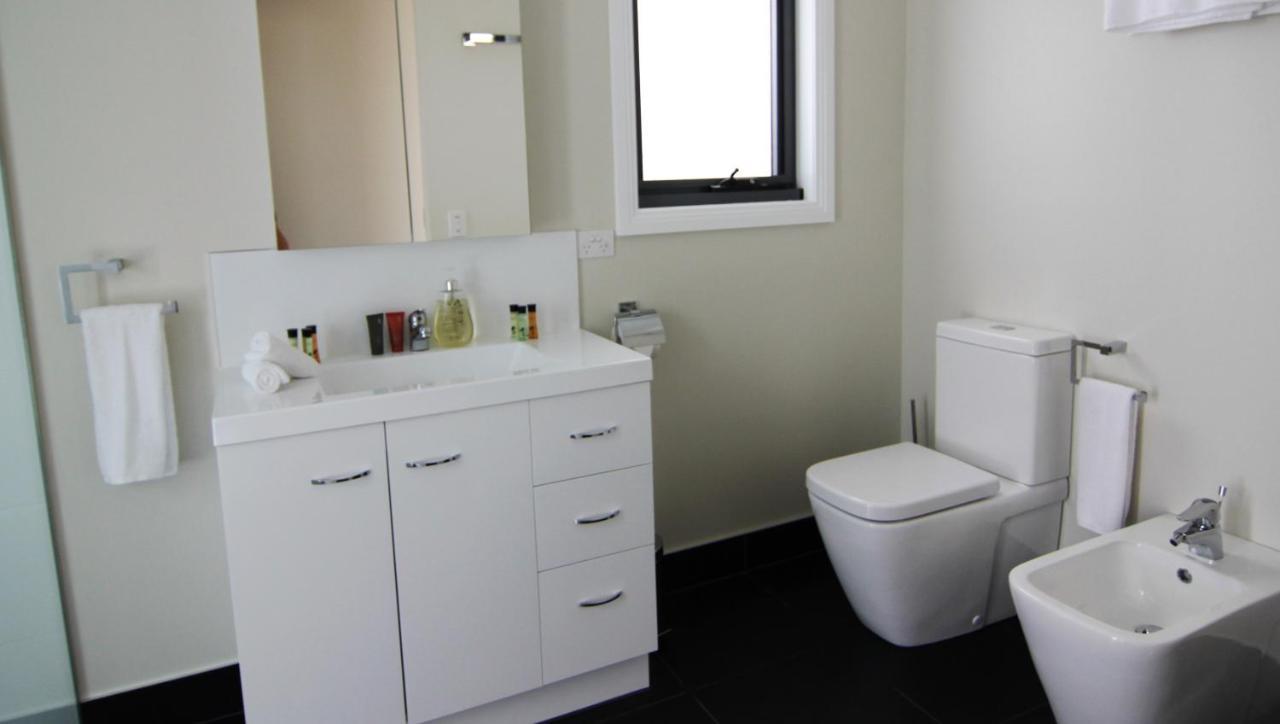 Sea Eagle Cottage Amazing Views Of Bay Of Fires Binalong Bay ภายนอก รูปภาพ
